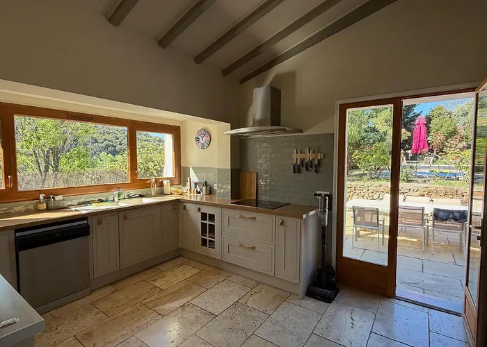 La Rocaille, House For 6 With Swimming Pool