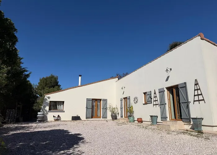 La Rocaille, House For 6 With Swimming Pool